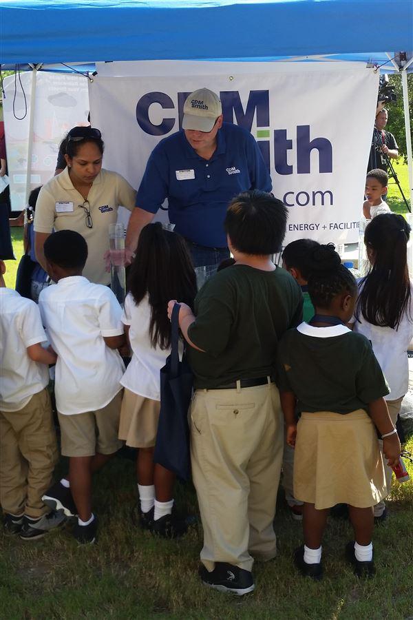 high school cheerleaders training