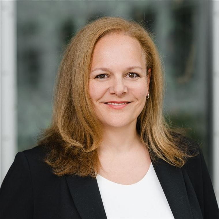 Carola Zeig Headshot