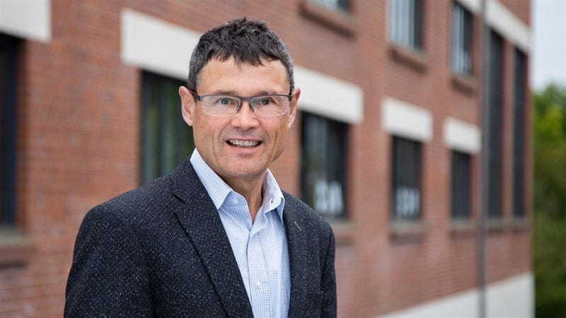 Headshot Karsten Menschner