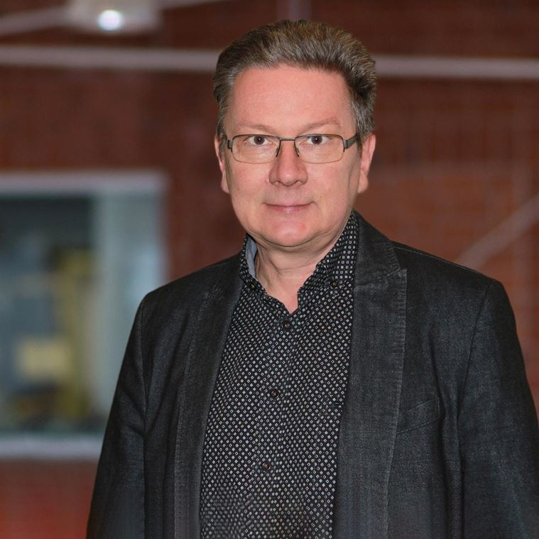 Rolf Luding Headshot