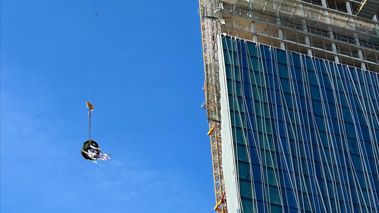 Richtfestkrone des Estrel Towers