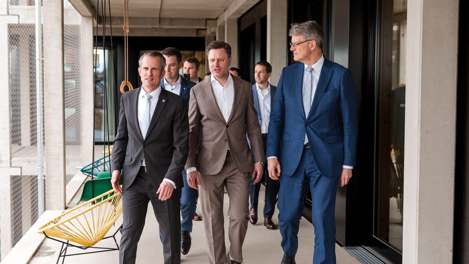 Felix Schwenke, Daniel Immhäuser, and Patrick Schnieder on their way to the CDM Smith office