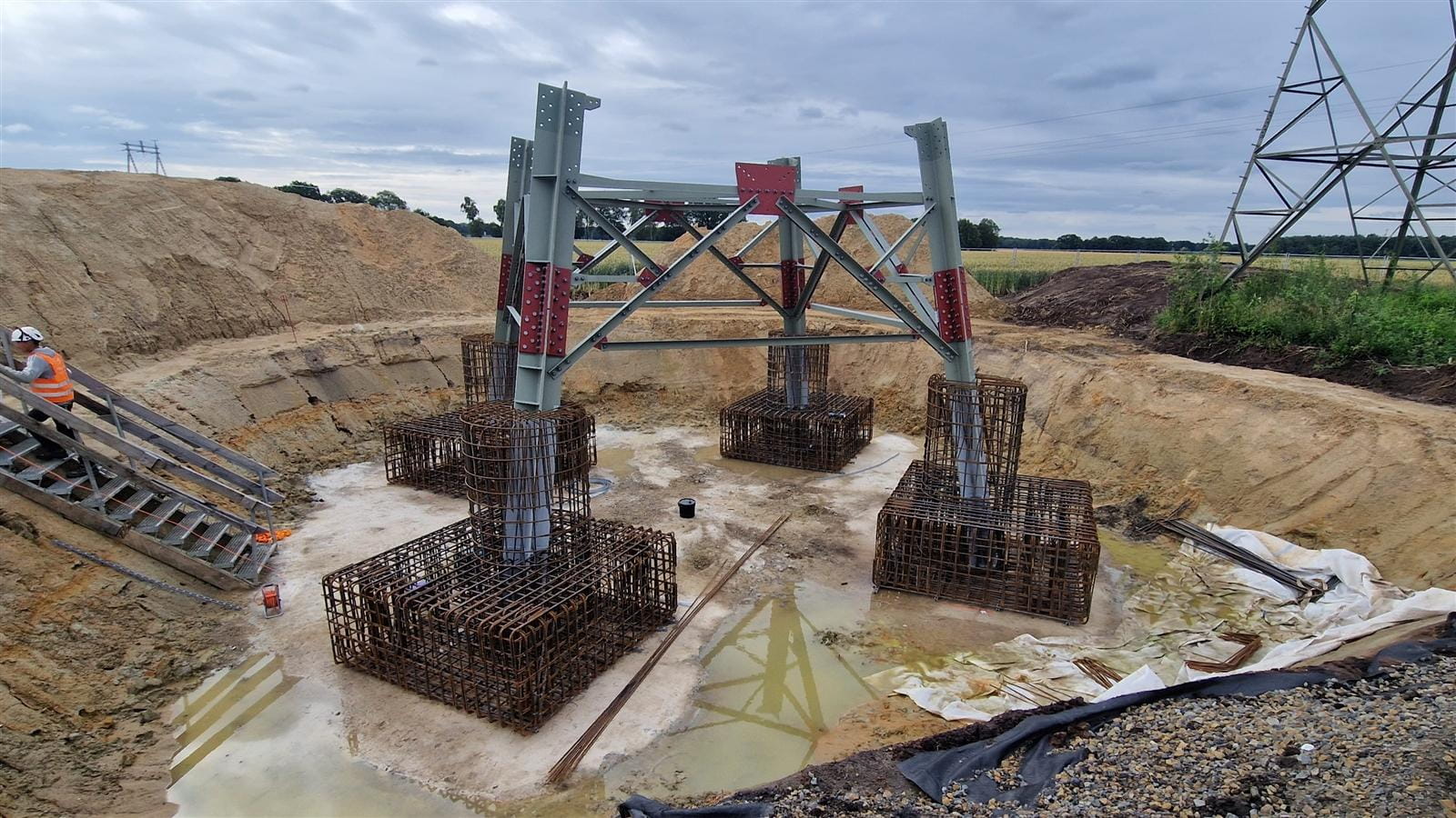Fundamentarbeiten für Freileitungsmast