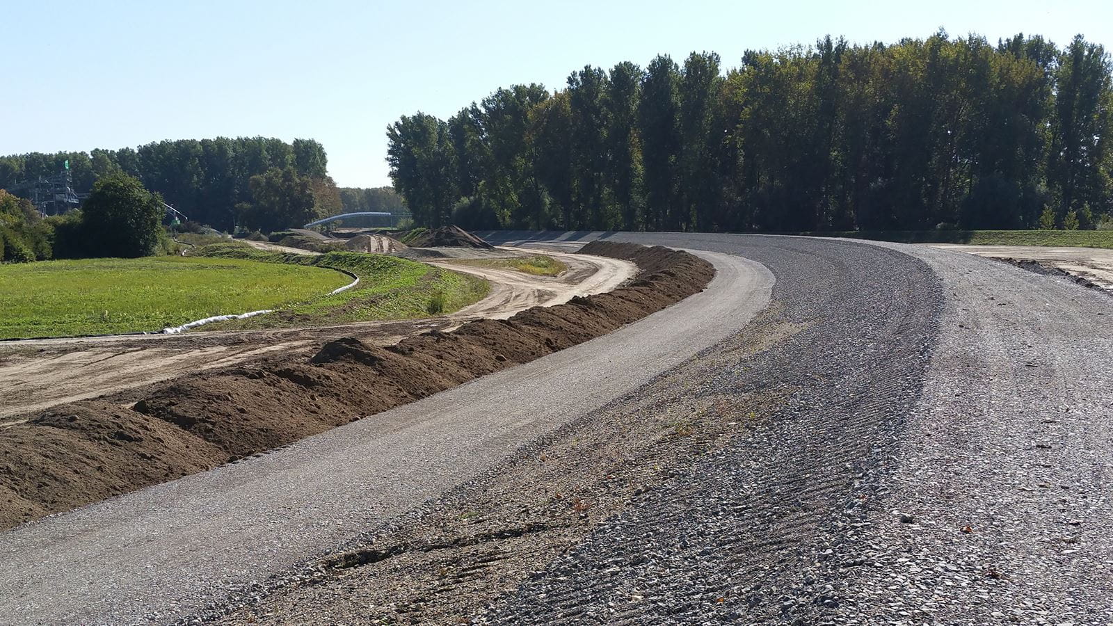 Rhein-Hochwasserdamm Karlsruhe XXX