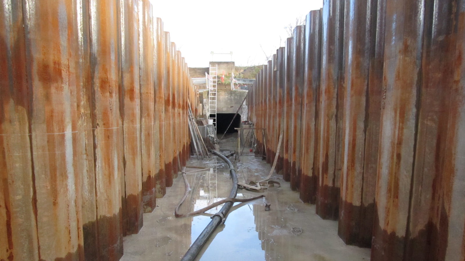 Rhein-Hochwasserdamm Karlsruhe_XXX GI3